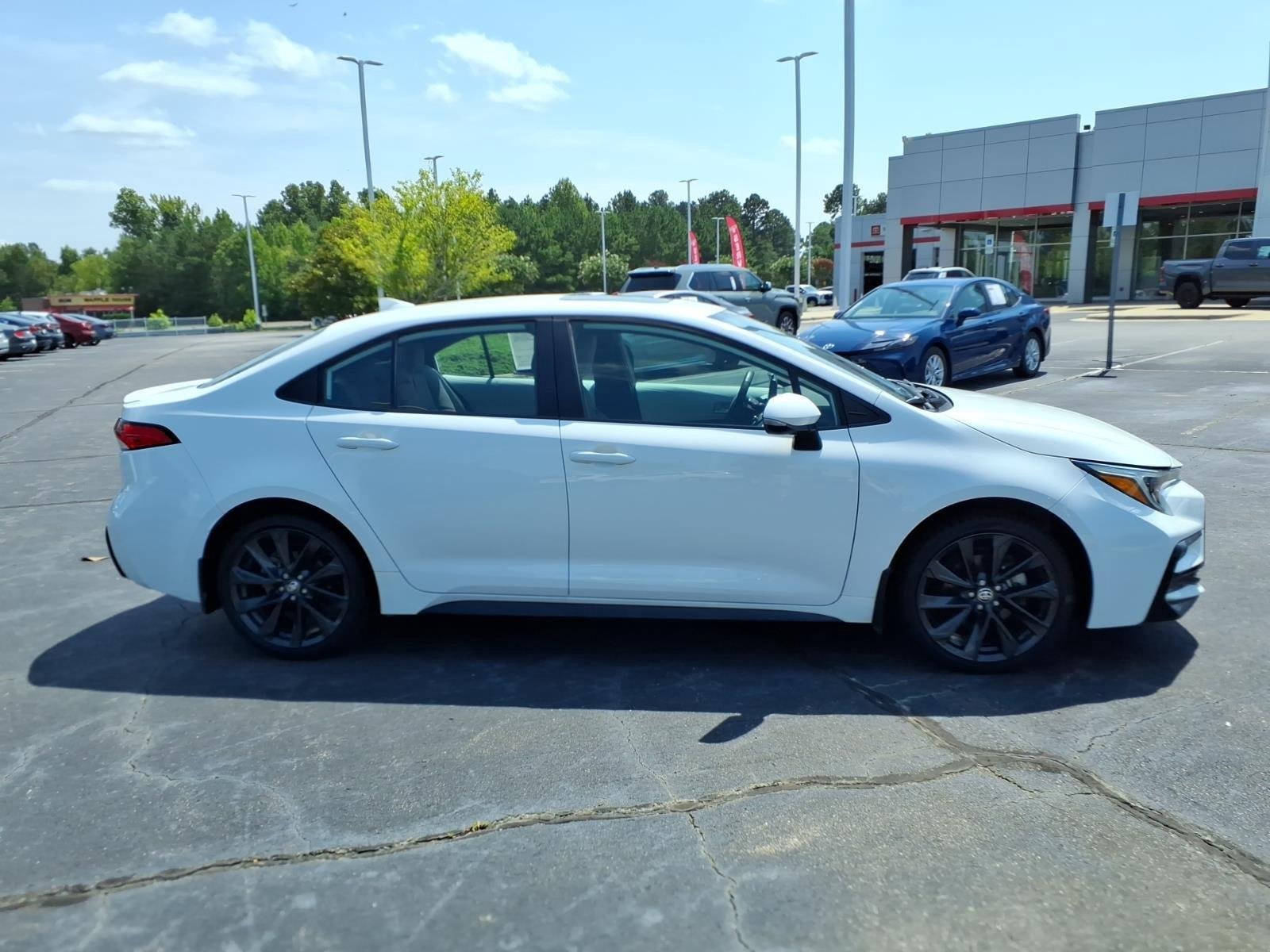 Used 2024 Ice Cap Toyota SE image 10