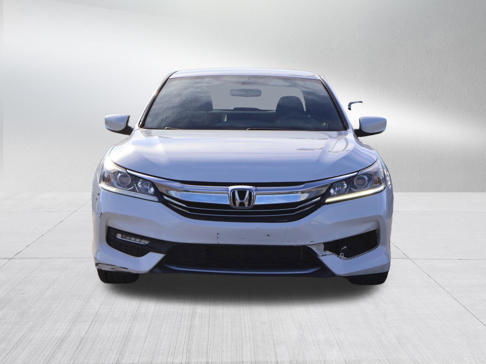 Used 2016 Honda Accord Sport with VIN 1HGCR2F52GA143930 for sale in Kansas City