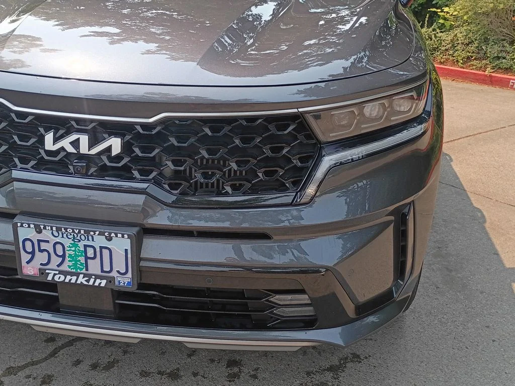 Used 2023 Platinum Graphite Kia SX Prestige image 10