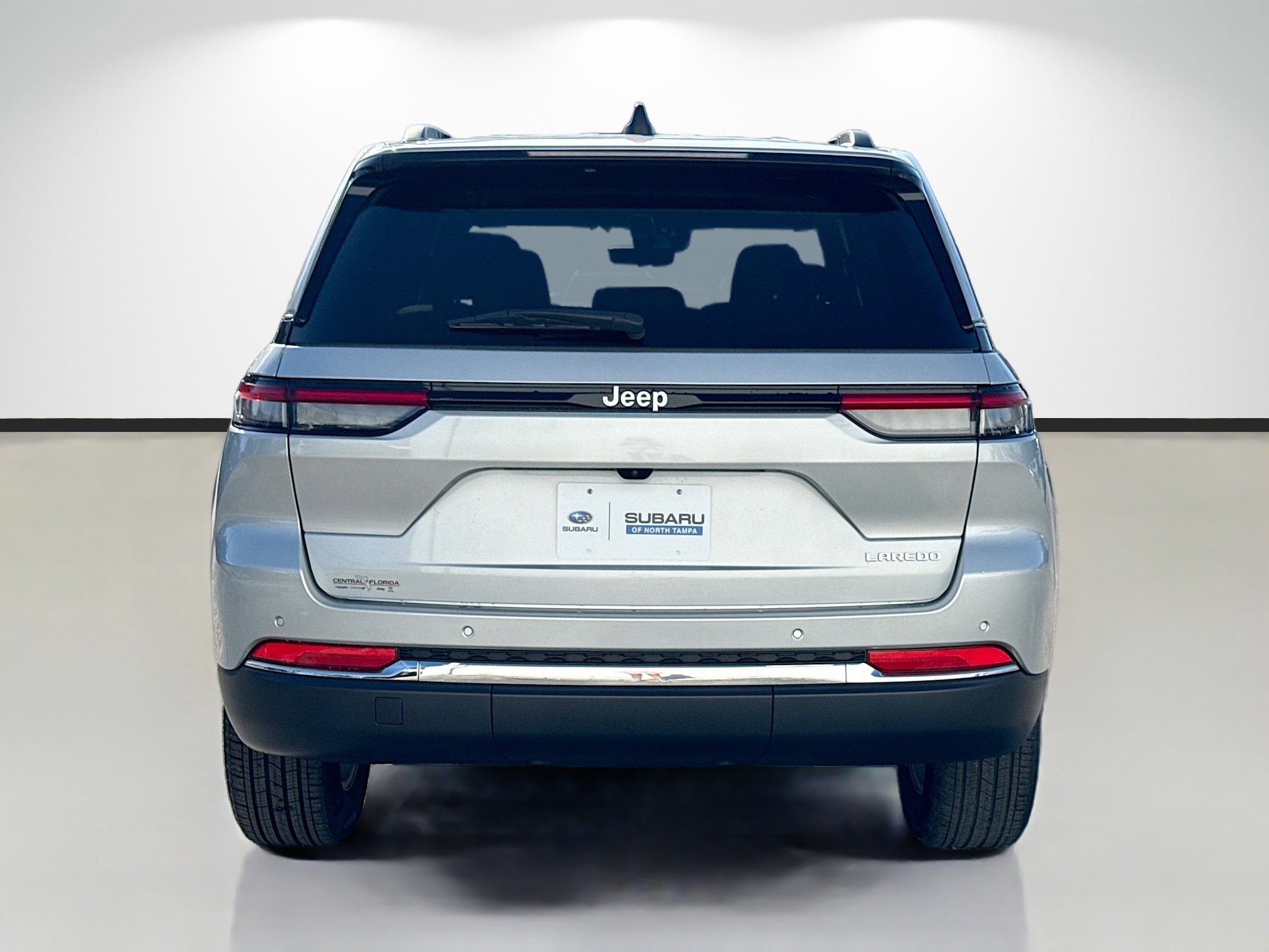 Used 2025 Silver Zynith Jeep Laredo X image 4