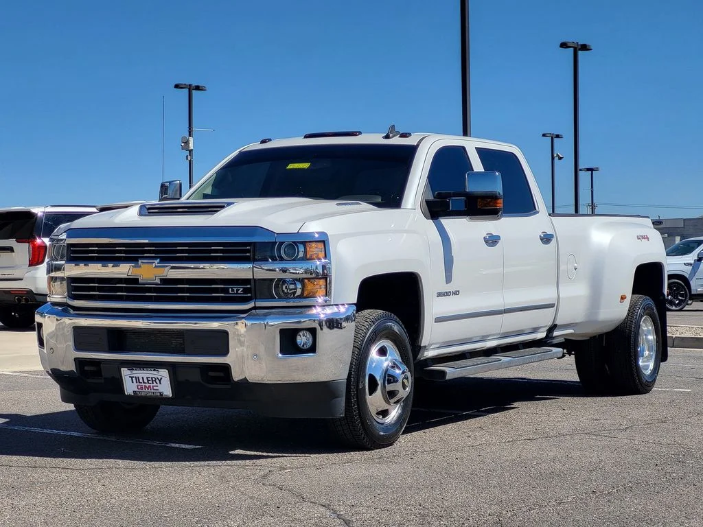 Used 2019 IRIDESCENT PEARL TRICOAT Chevrolet LTZ image 4
