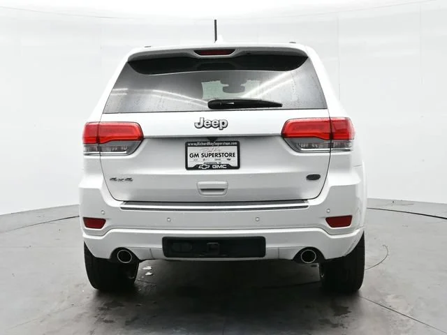 Used 2019 Ivory 3-coat Jeep Overland image 6