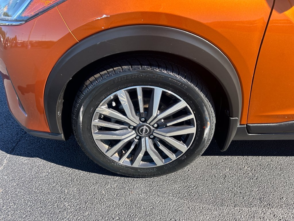 Used 2023 Orange Nissan SV image 10