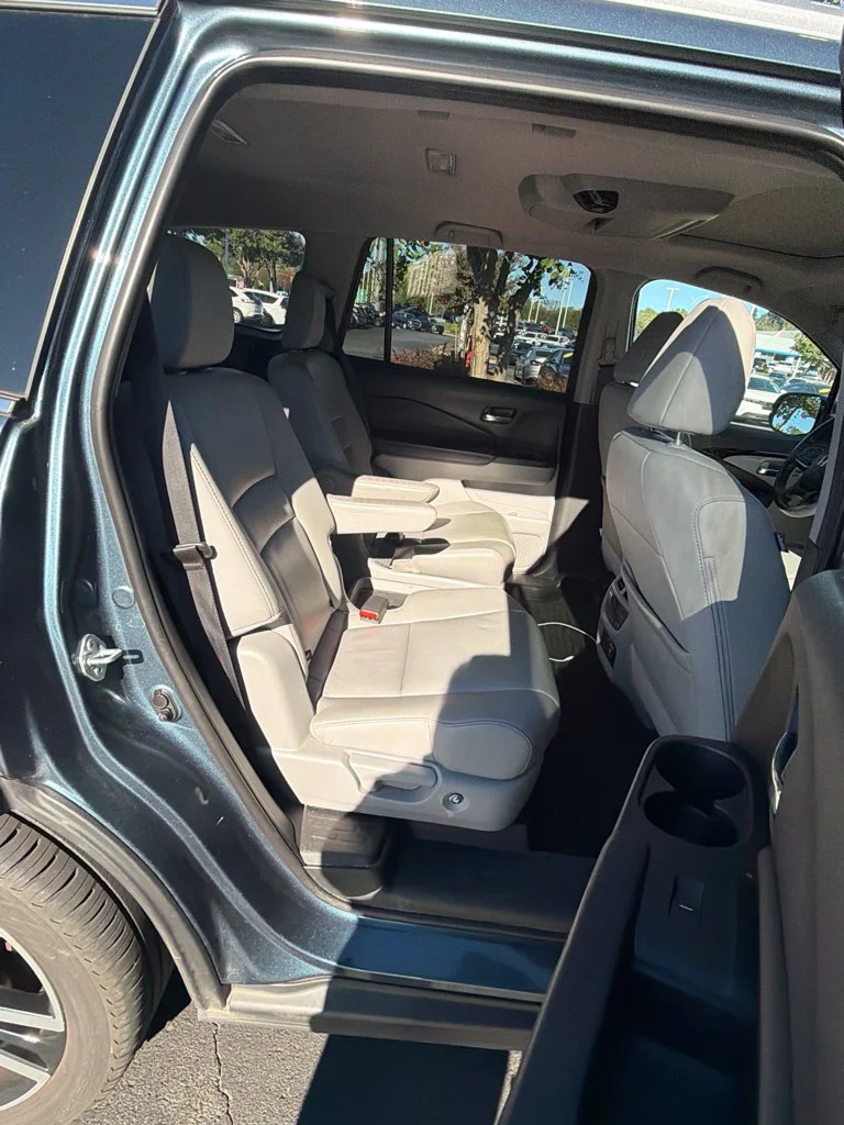 2022 Honda Pilot TOURING SUV Slide 4
