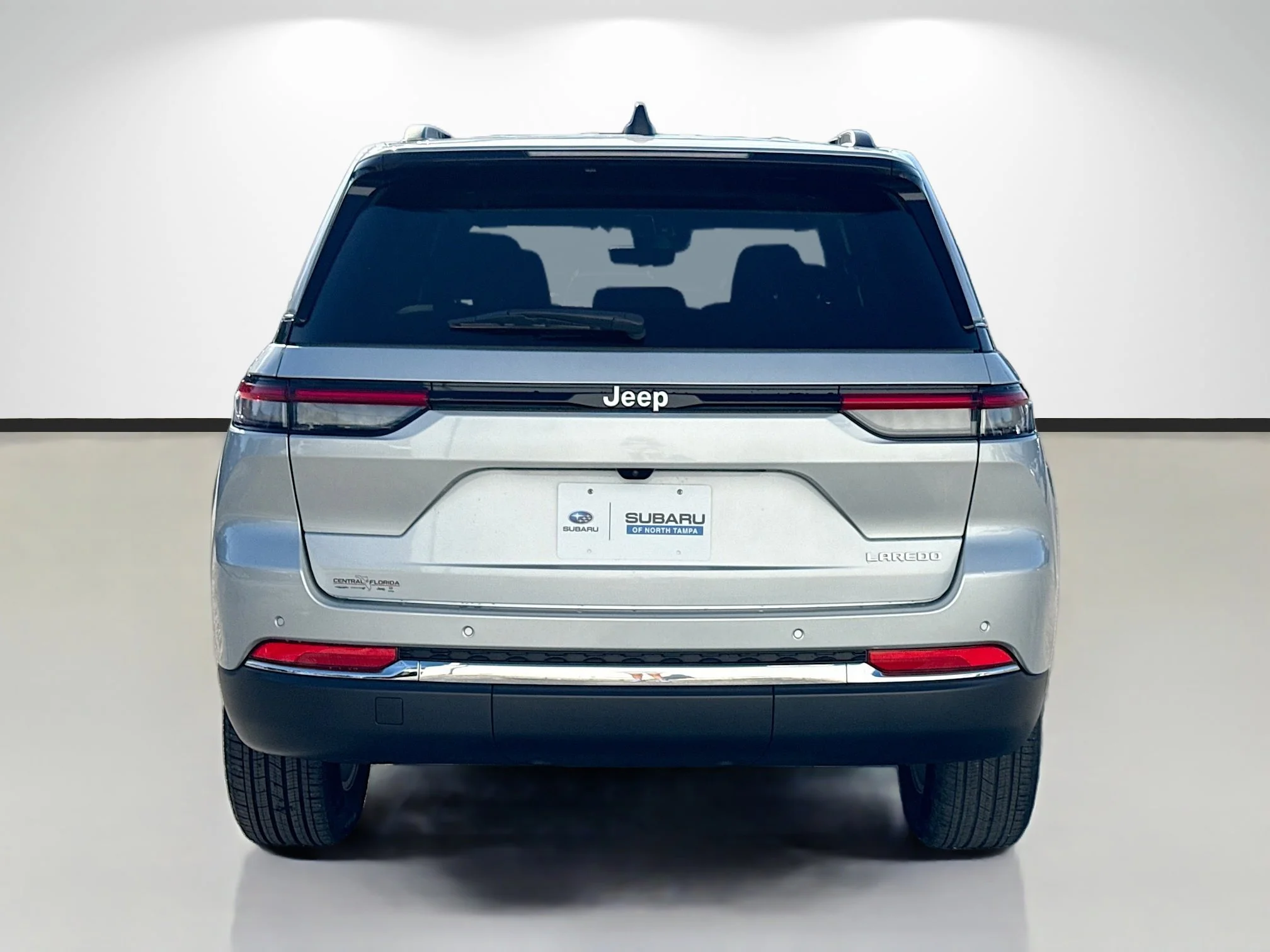 Used 2025 Silver Zynith Jeep Laredo X image 4