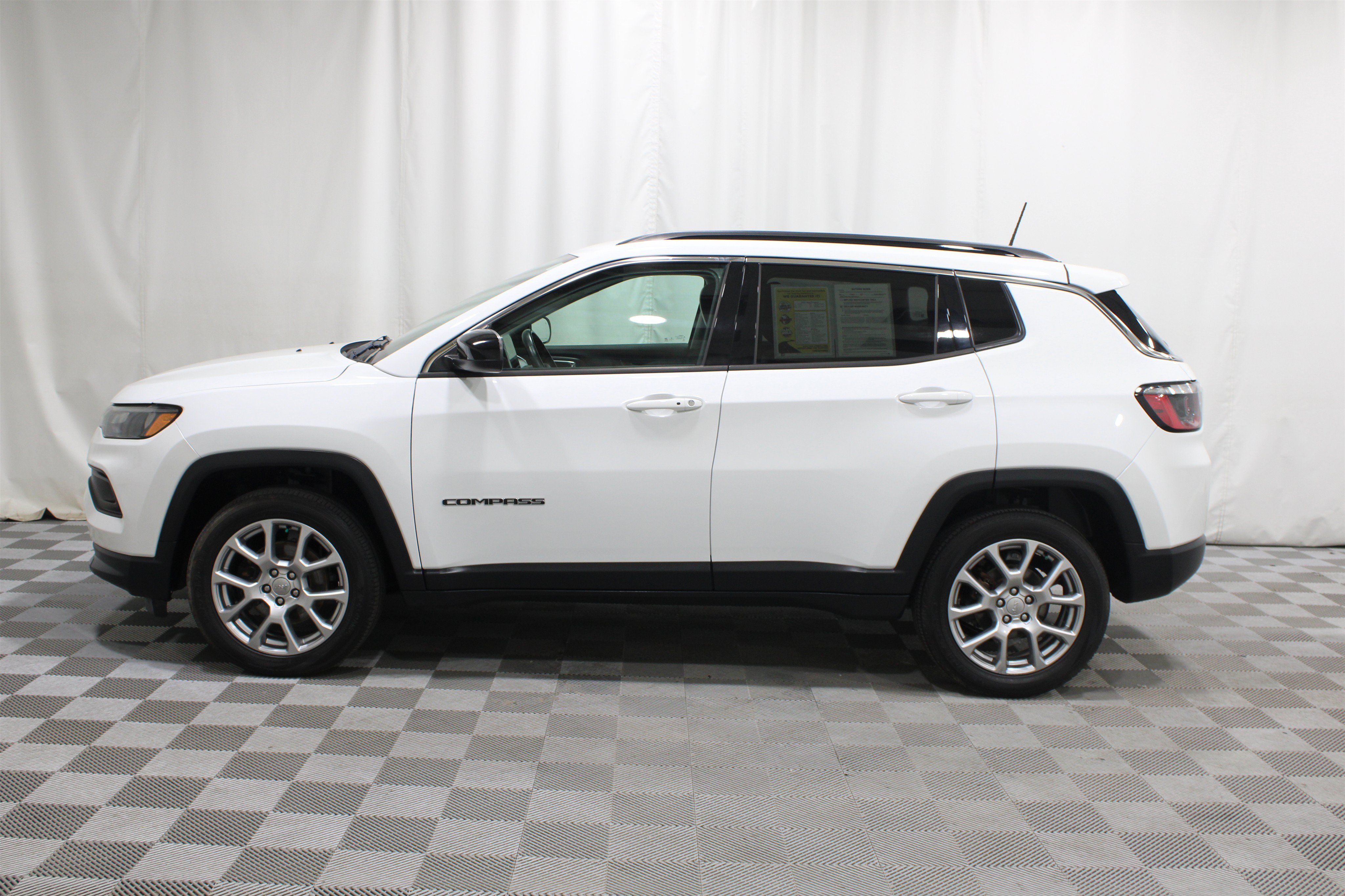 Used 2022 Bright White Clearcoat Jeep Latitude Lux 4x4 image 34