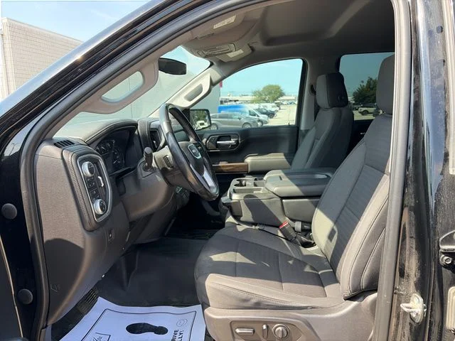 Used 2020 Black GMC SLE image 9
