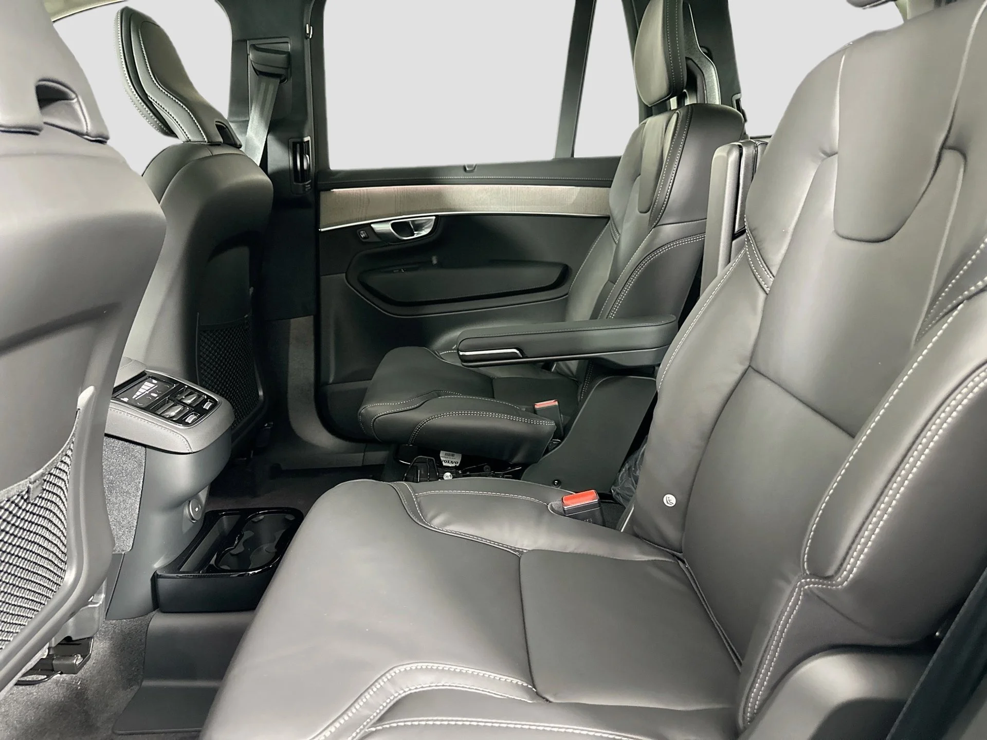 New 2026 Silver Volvo B6 Ultra image 26