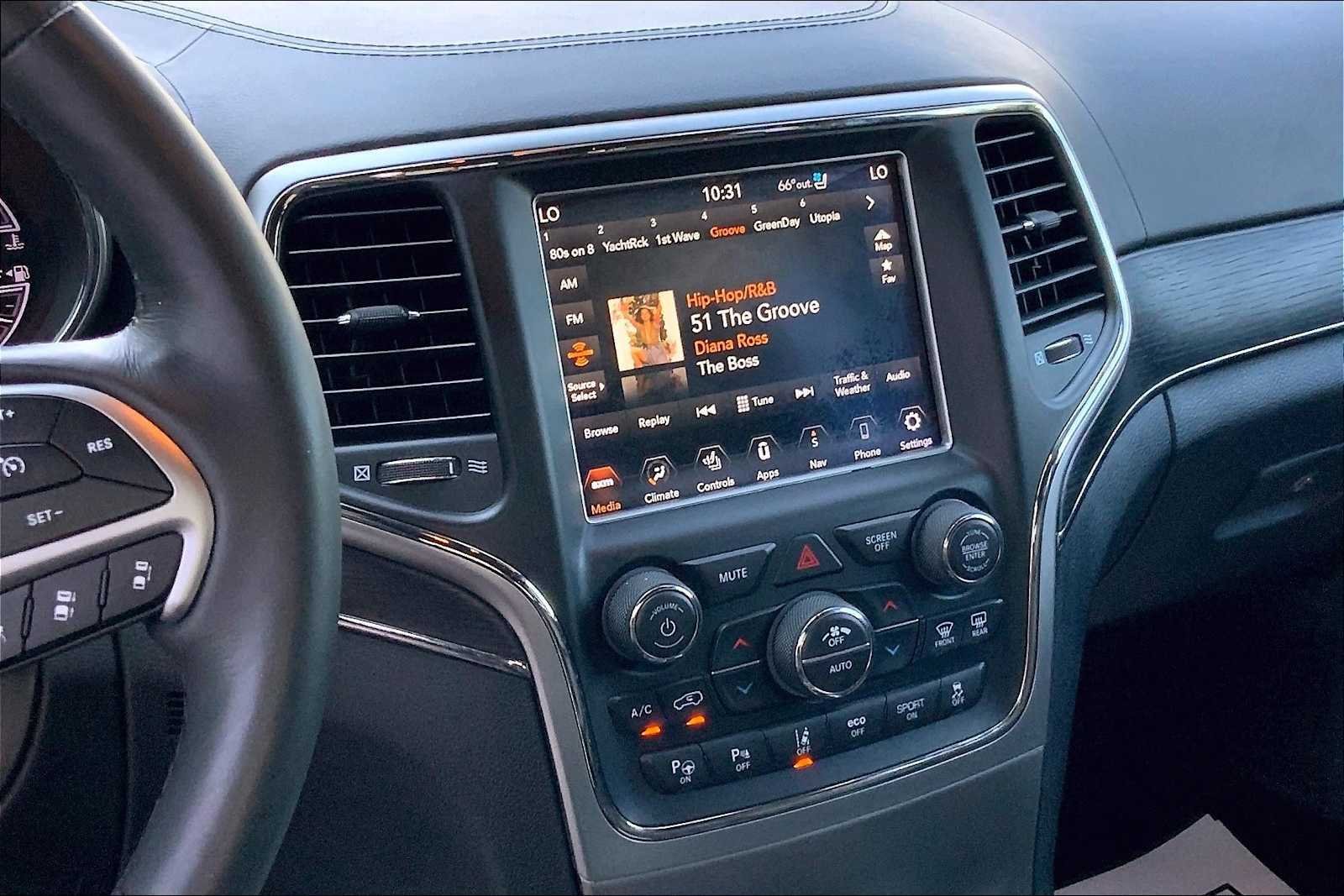 Used 2018 Diamond Black Crystal Pearlcoat Jeep High Altitude image 6