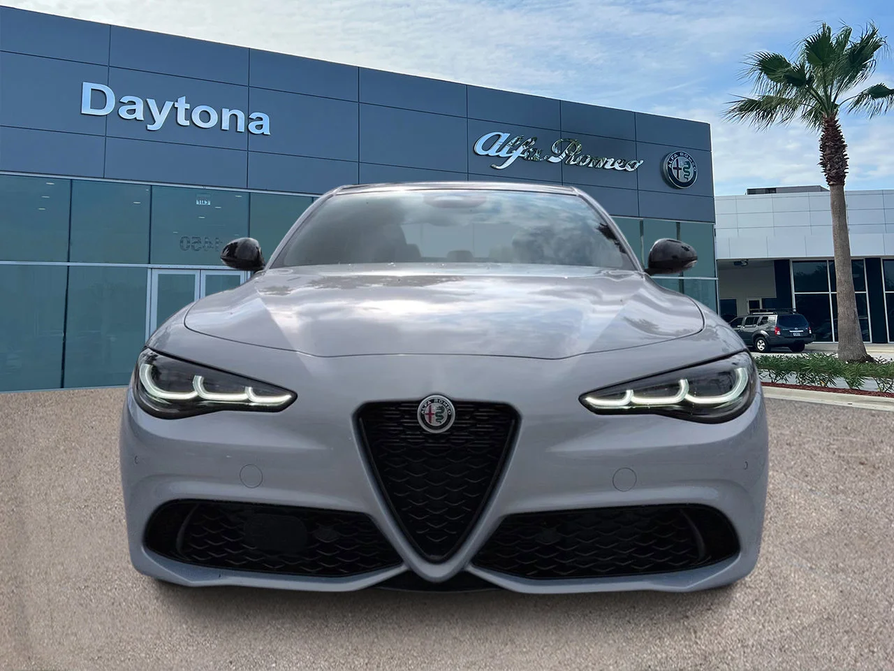 New 2026 Moonlight Gray Metallic Exterior Paint Alfa Romeo  image 8