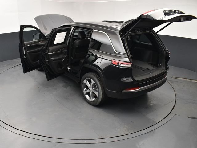 New 2026 Diamond Black Crystal Pearl-Coat Exterior Paint Jeep Limited image 28