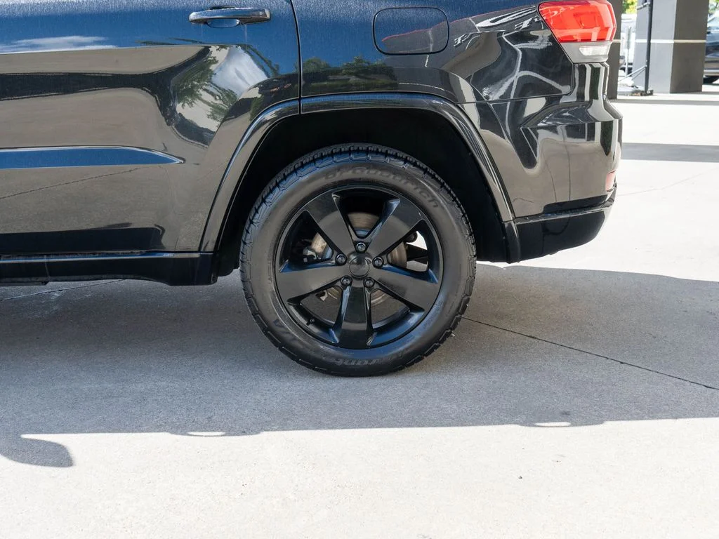 Used 2015 Black Jeep Altitude image 32