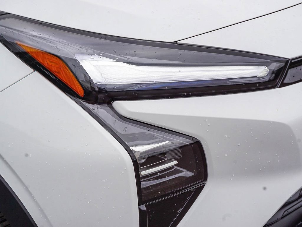 New 2027 Summit White Chevrolet LT image 10