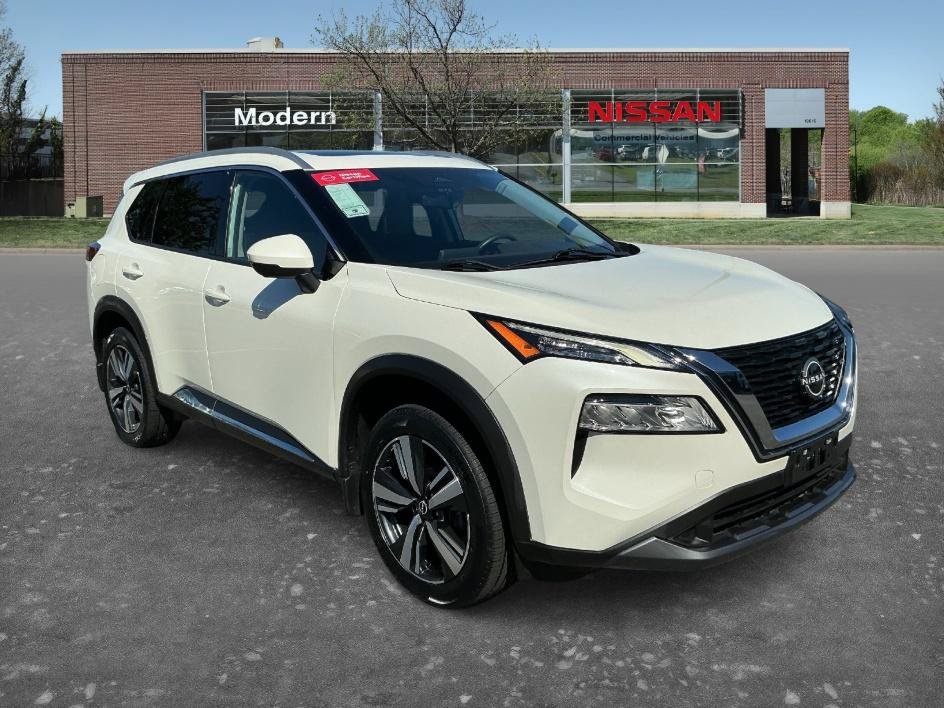 Used 2023 Pearl White Tricoat Nissan SL image 6