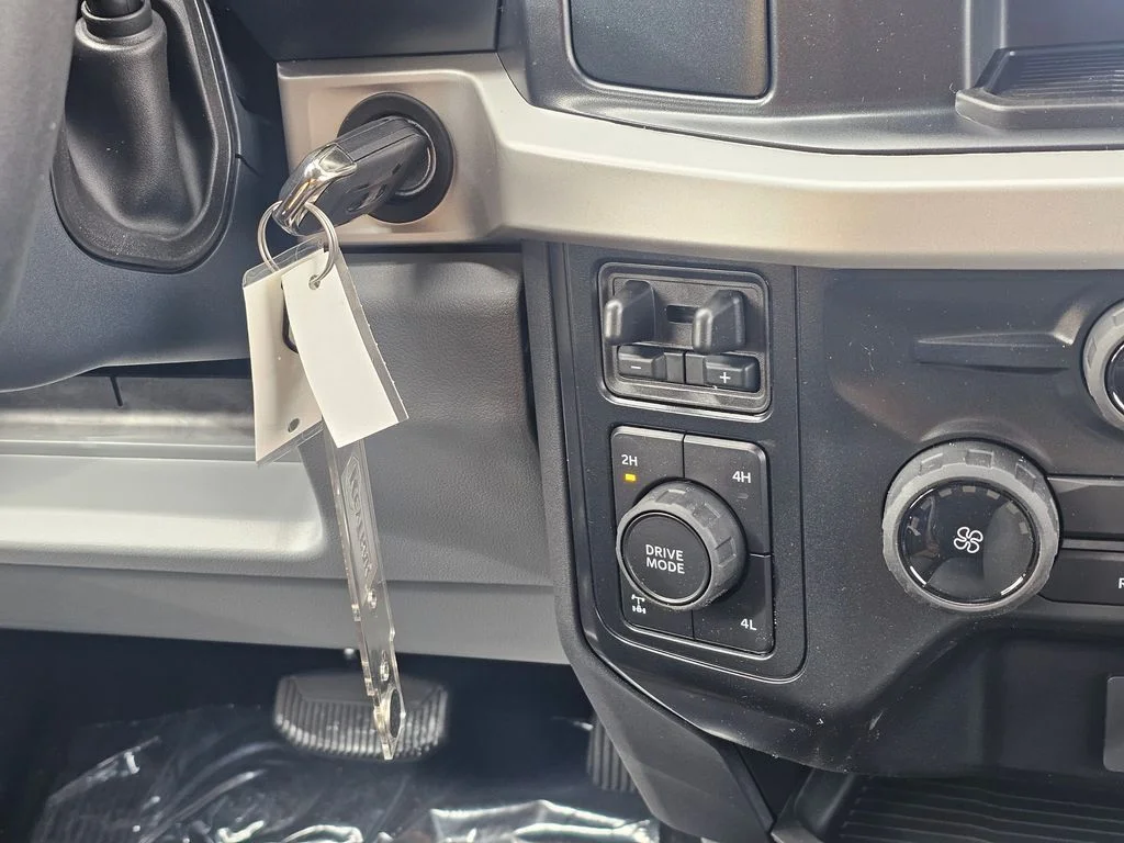 New 2026 Oxford White Ford F-350® XL image 33