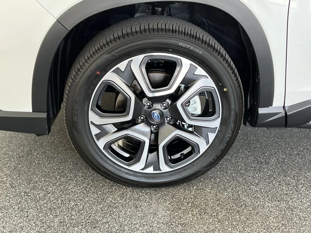New 2026 CRYSTAL WHITE PEARL Subaru Limited 7-Passenger image 28