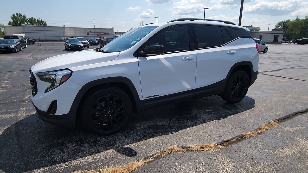 Used 2020 White GMC SLE image 4