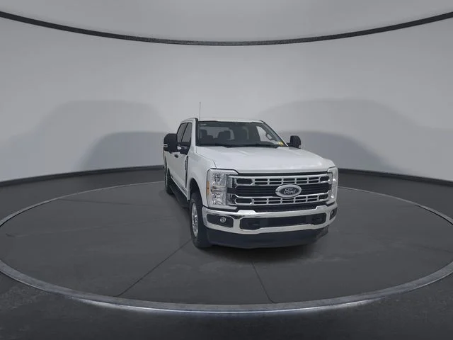 Used 2025 Oxford White Ford XLT image 4