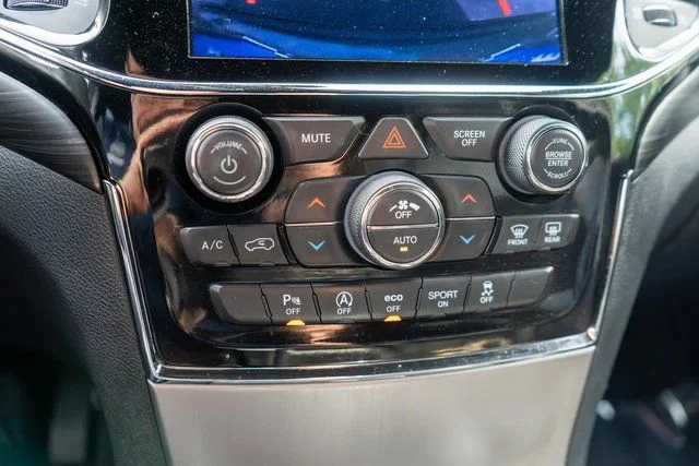 Used 2019 Gray Jeep Altitude image 28