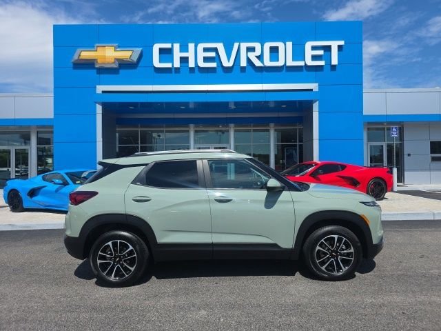 Used 2026 Green Chevrolet LT image 2