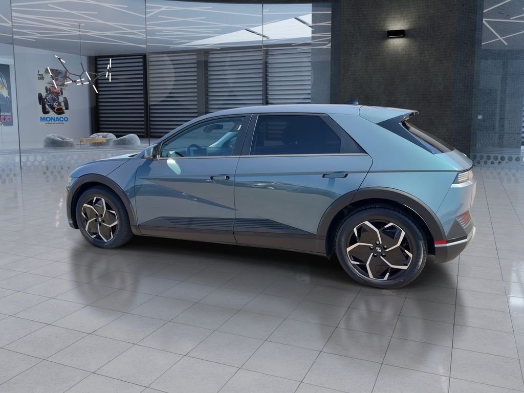 Used 2023 Green Hyundai SE image 5