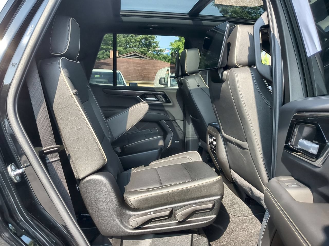New 2026 Onyx Black GMC Elevation image 28