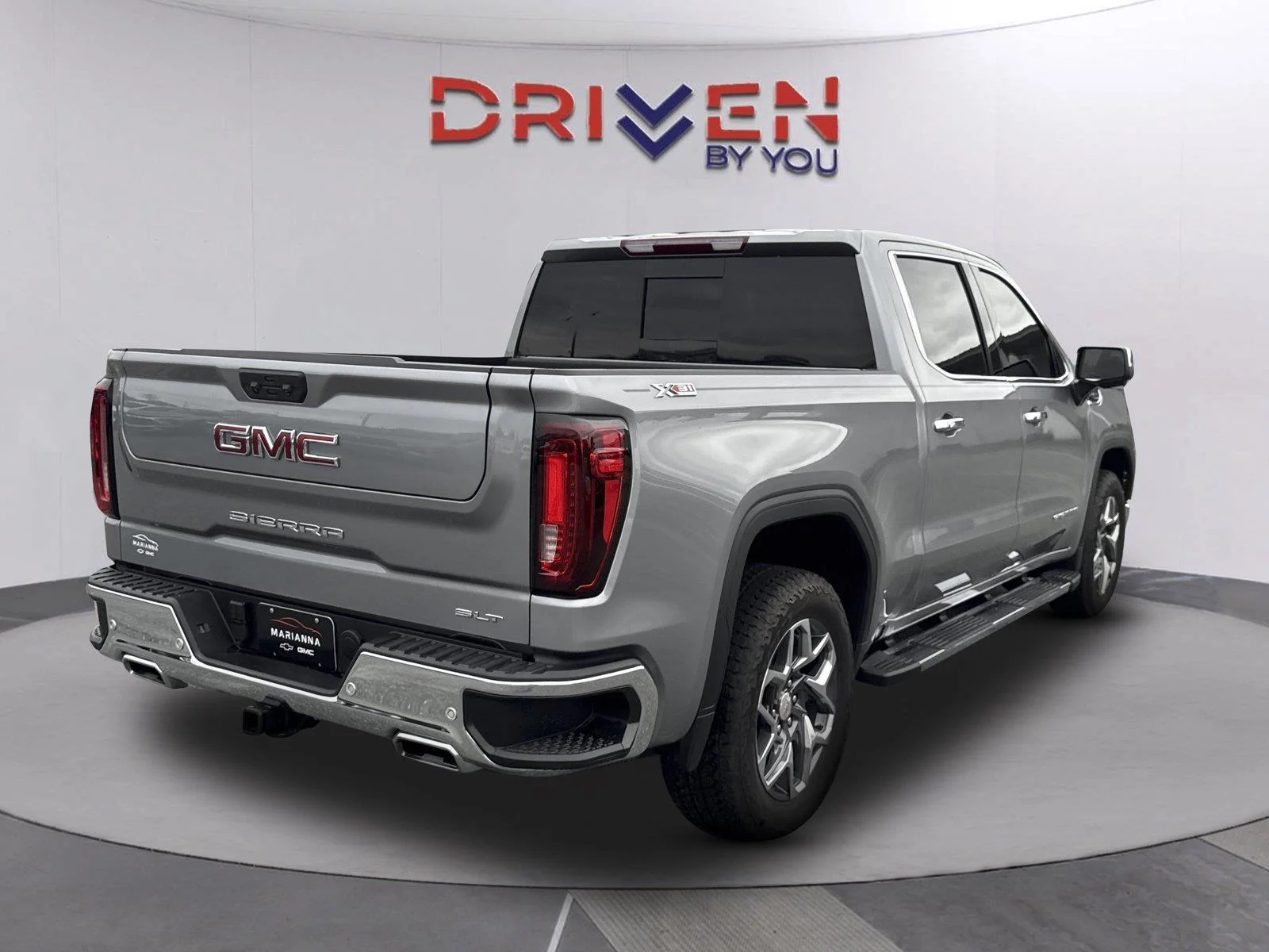 Used 2025 Sterling Metallic GMC SLT image 4