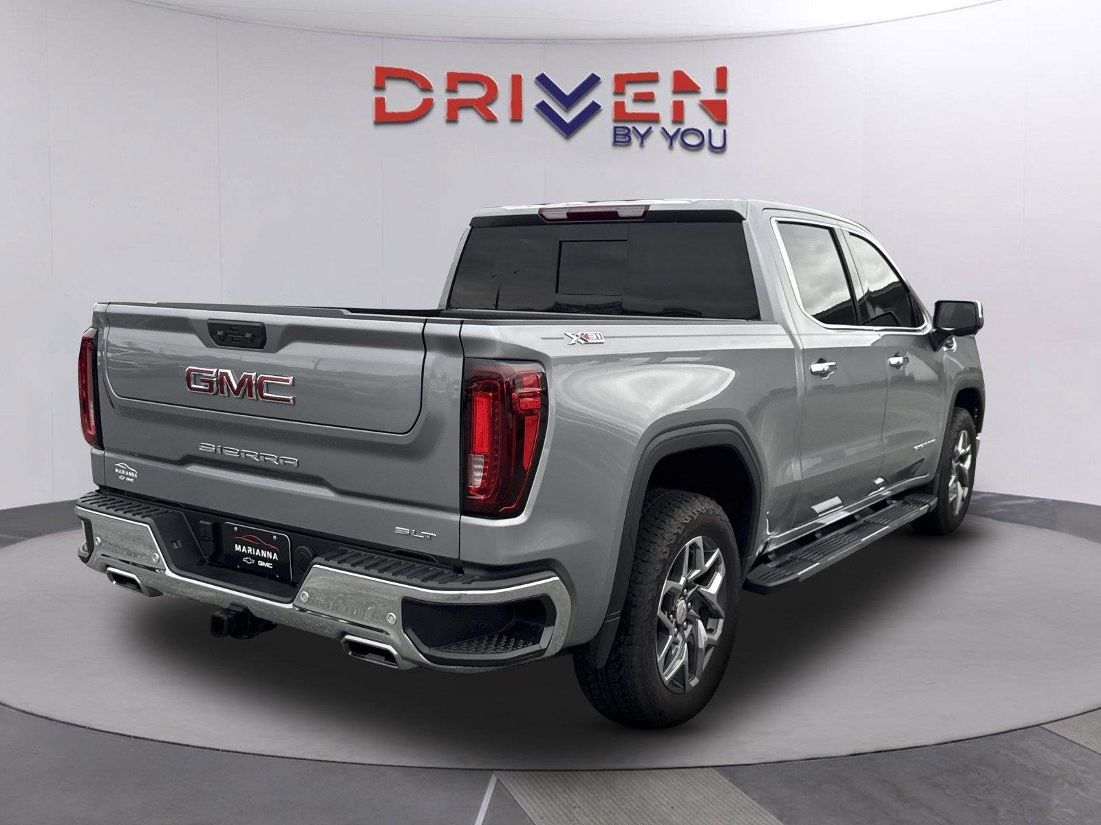 Used 2025 Sterling Metallic GMC SLT image 4