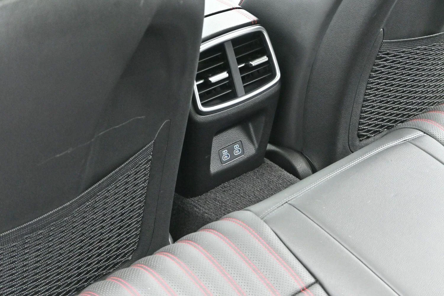 Used 2025 Vik Black Genesis 3.3T Sport Advanced image 32