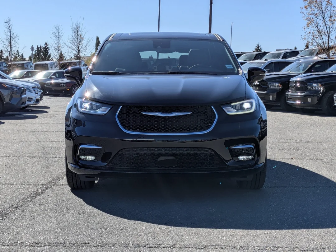 New 2026 Black Chrysler Select - - AWD - Rear DVD - 360 Degree Camera - Power Sliding Doors & More! image 3