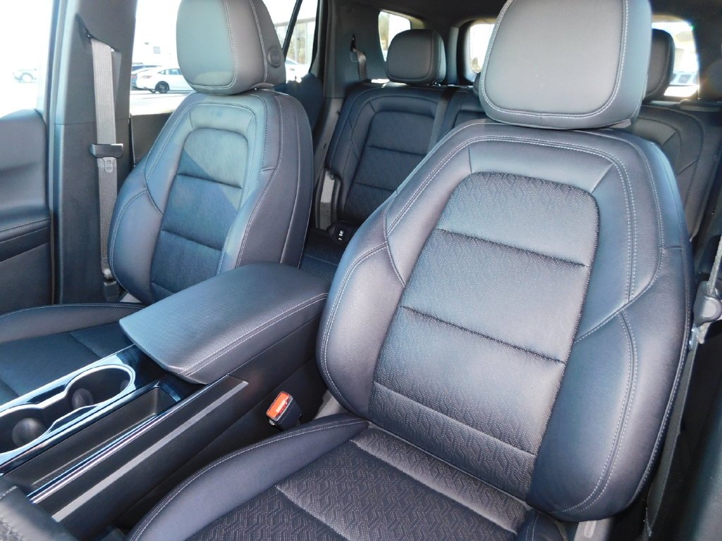 Used 2025 White Chevrolet LT image 15