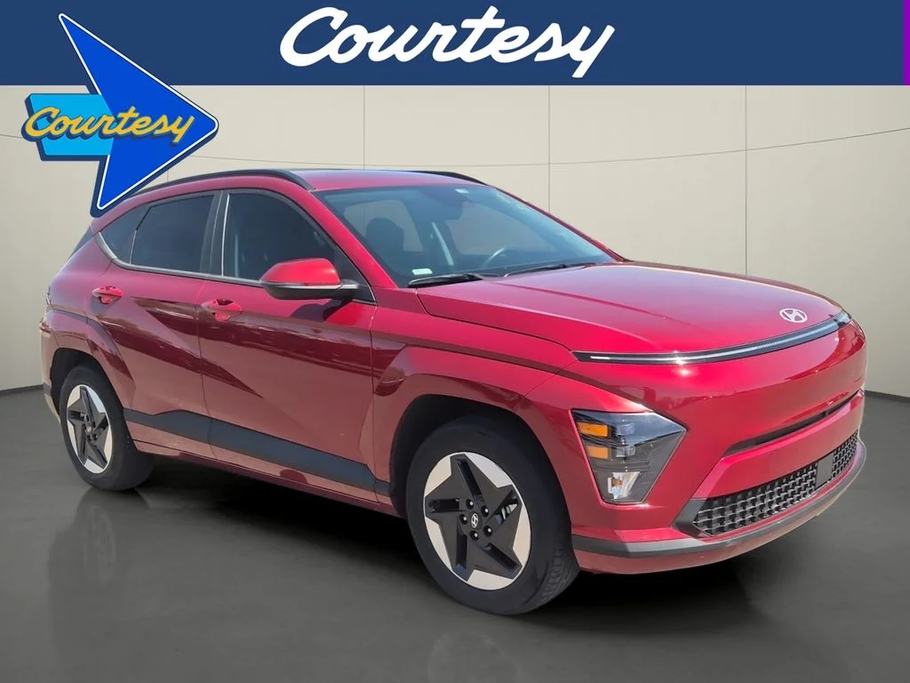 Used 2025 Red Hyundai SEL image 1