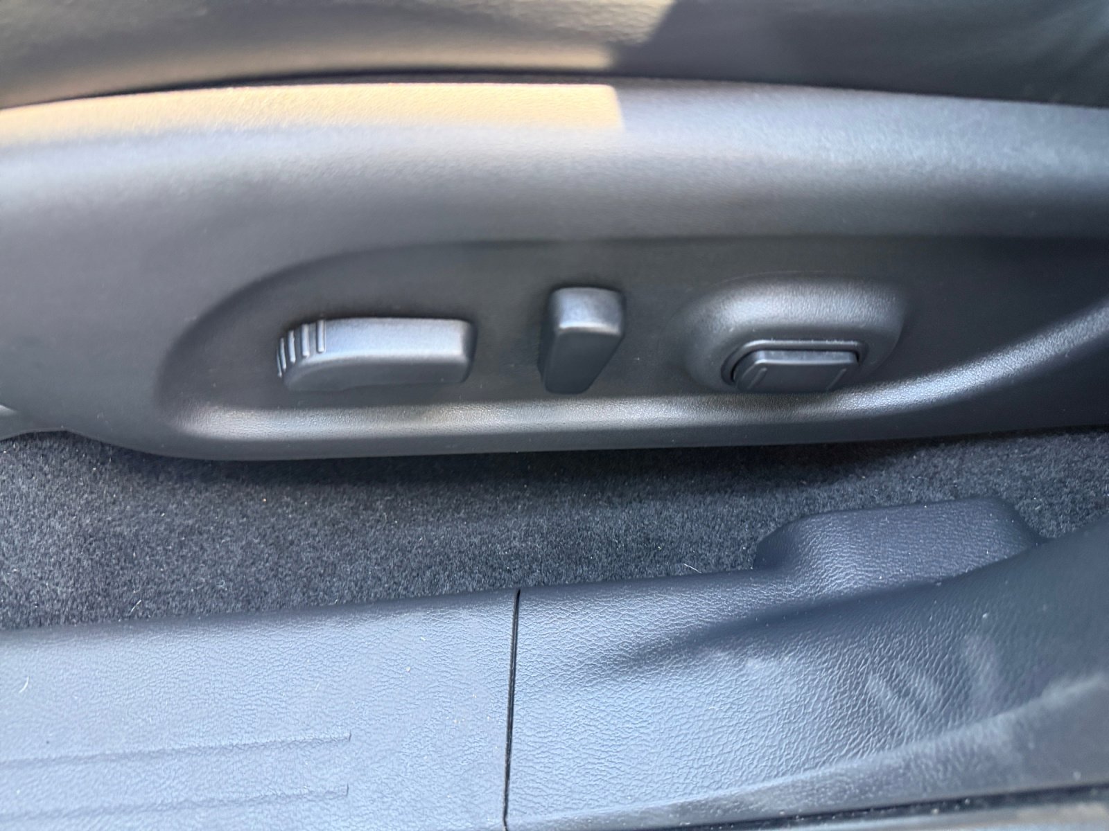 Used 2017 Gun Metallic Nissan Platinum image 9