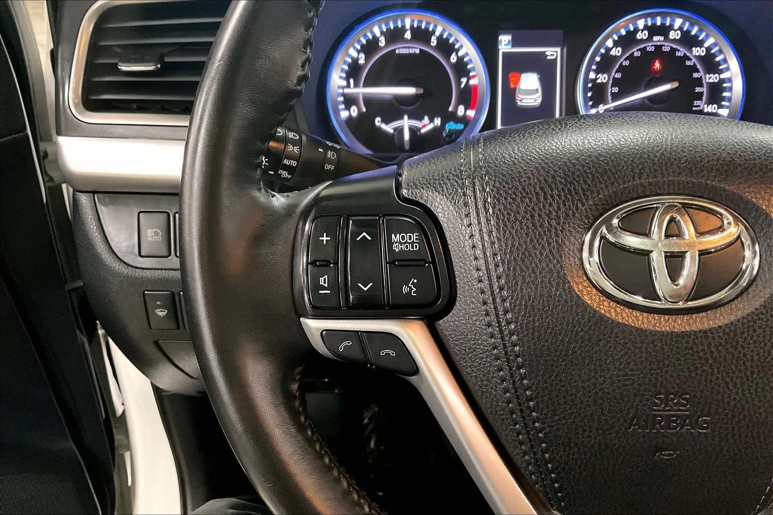 Used 2019 Blizzard Pearl Toyota XLE image 24