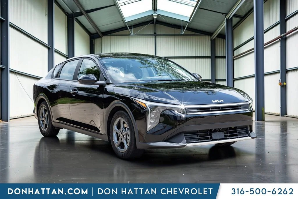 Used 2025 Black Kia LXS image 26