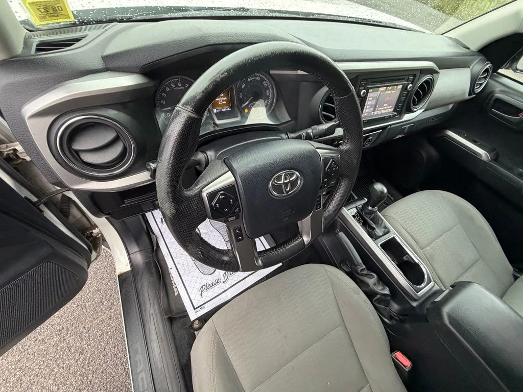 Used 2018 White Toyota SR5 image 12