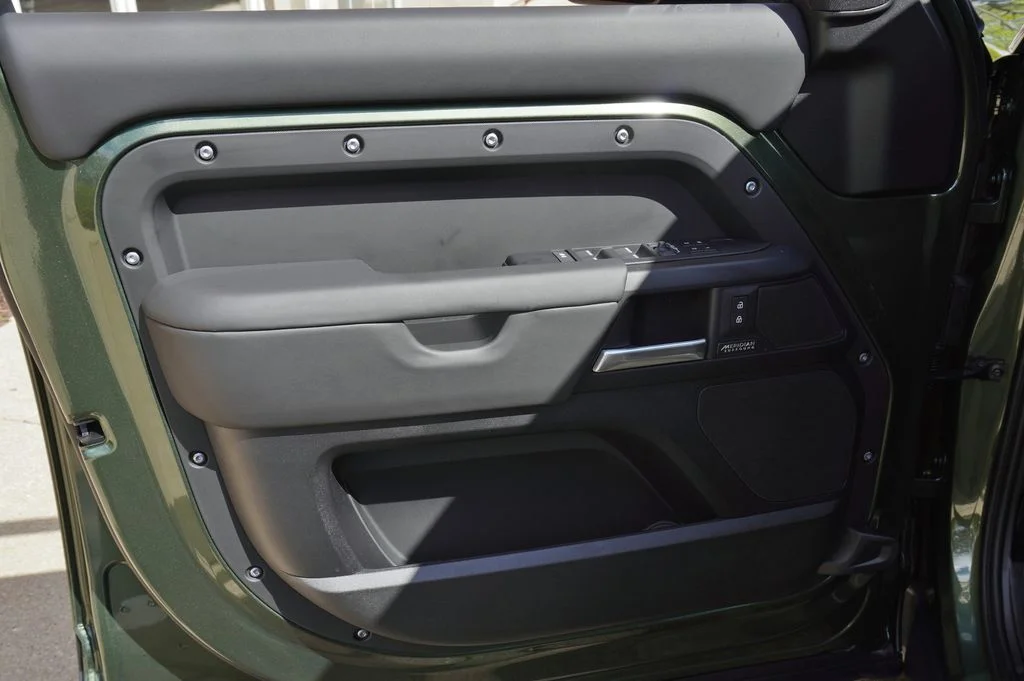 New 2026 Woolstone Green Land Rover X-Dynamic SE image 11