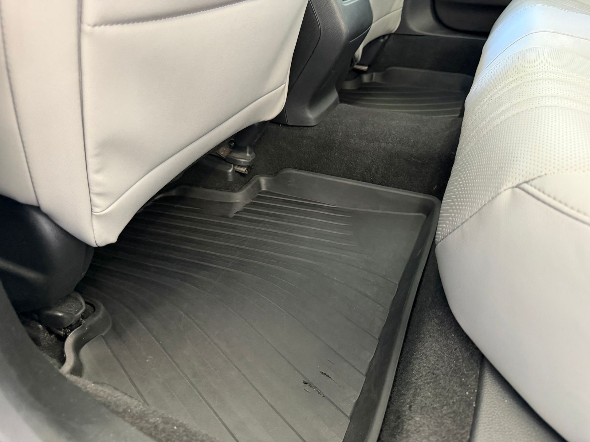 Used 2018 Silver Honda Touring image 36