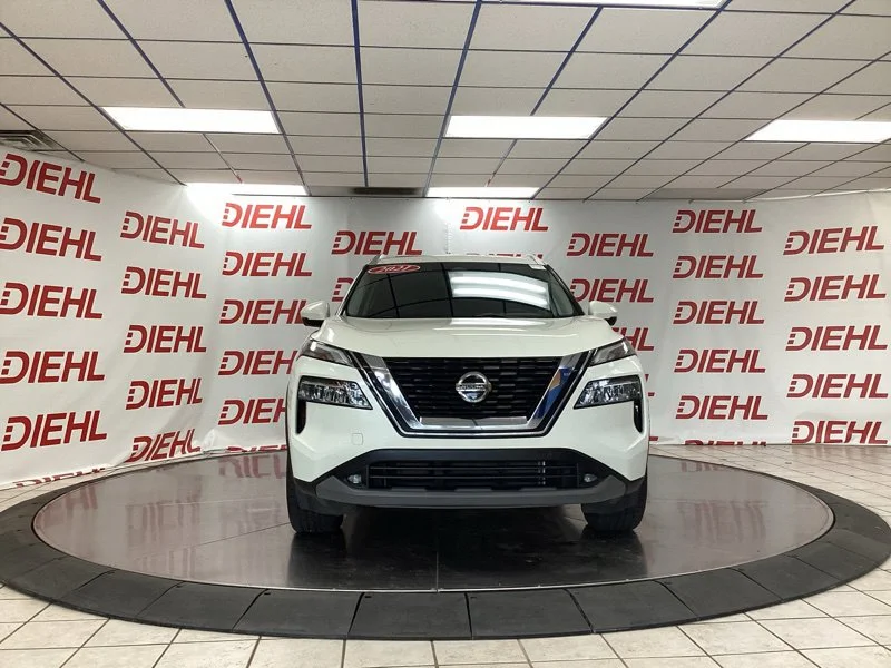 Used 2021 White Nissan SL image 2