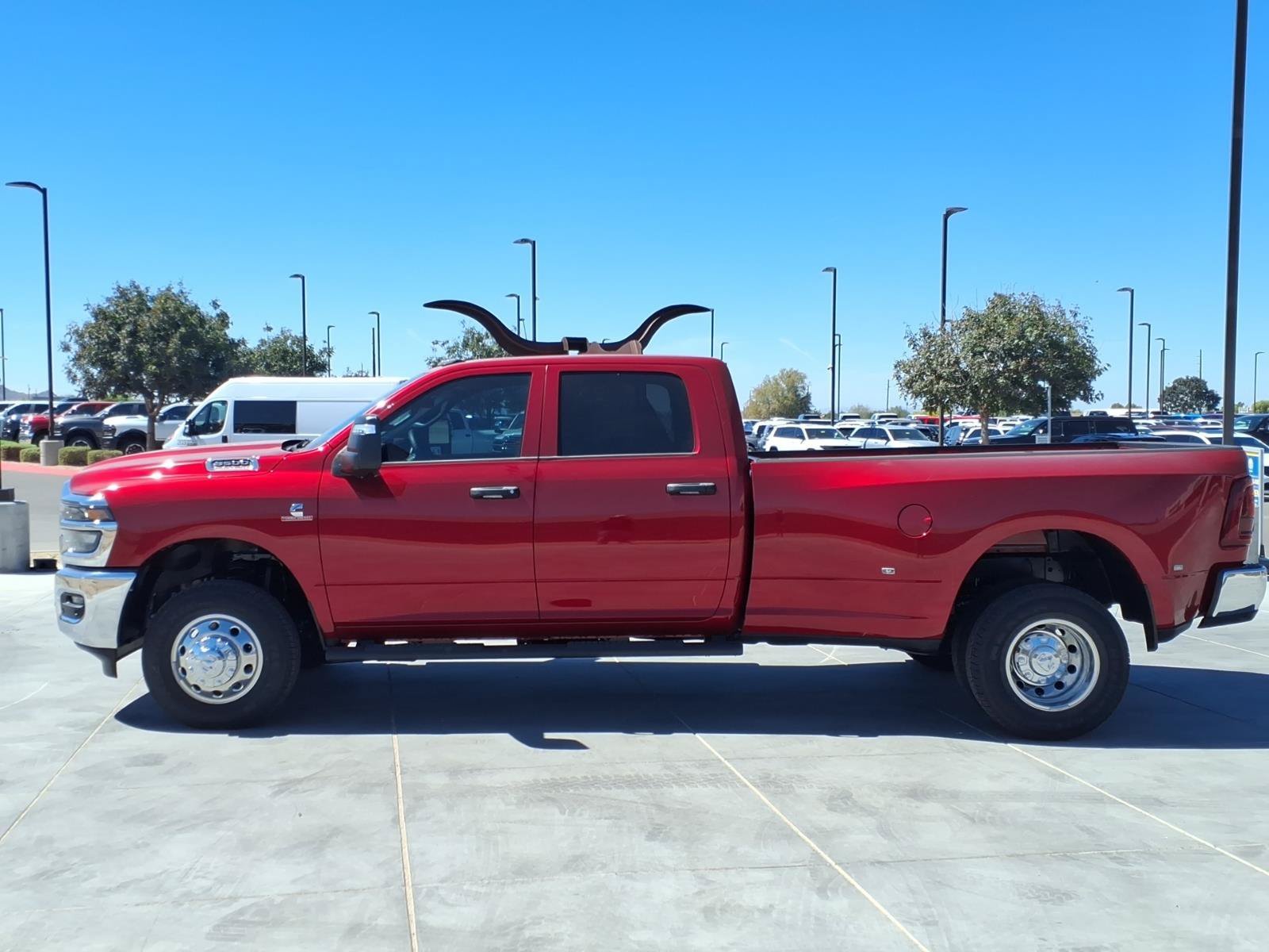New 2026 Molten Red Pearl-Coat Exterior Paint RAM Tradesman image 3