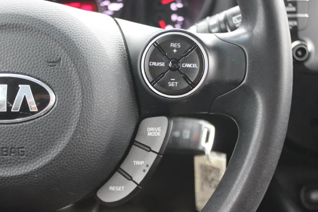 Used 2018 Green Kia Plus image 13
