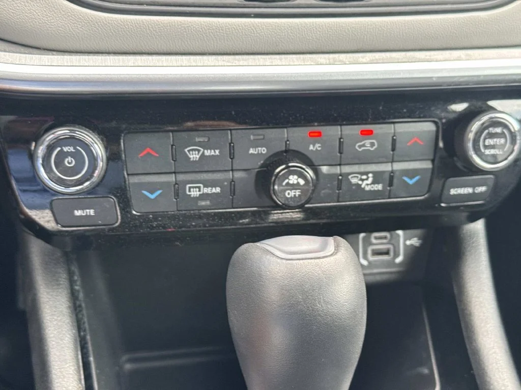 Used 2025 Red Jeep Limited image 36