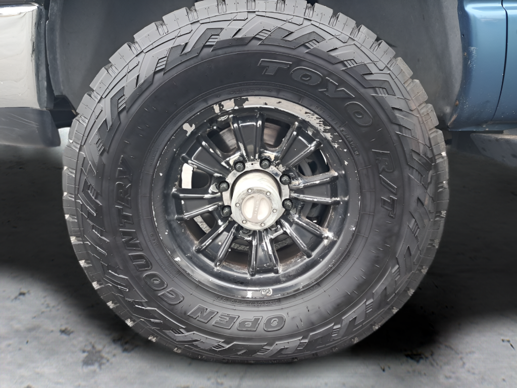 Used 2004 Blue Dodge SLT image 32