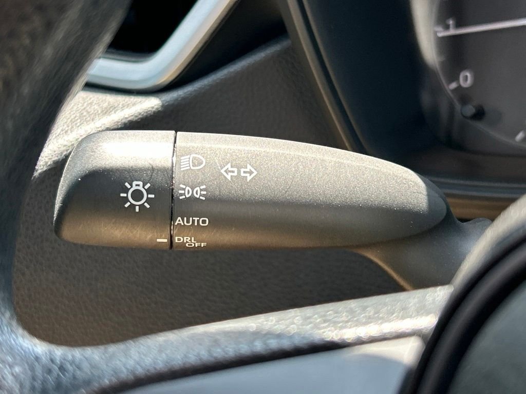 Used 2025 White Toyota LE image 27