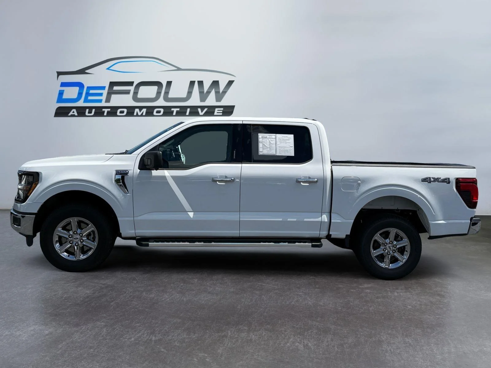 Used 2024 Oxford White Ford XLT image 6