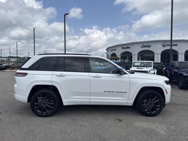 New 2026 White/off-white Jeep Limited Reserve image 8