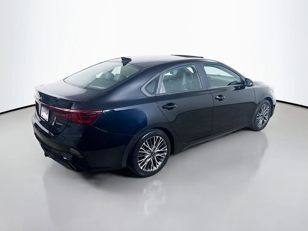 Used 2023 Aurora Black Kia GT-Line image 7
