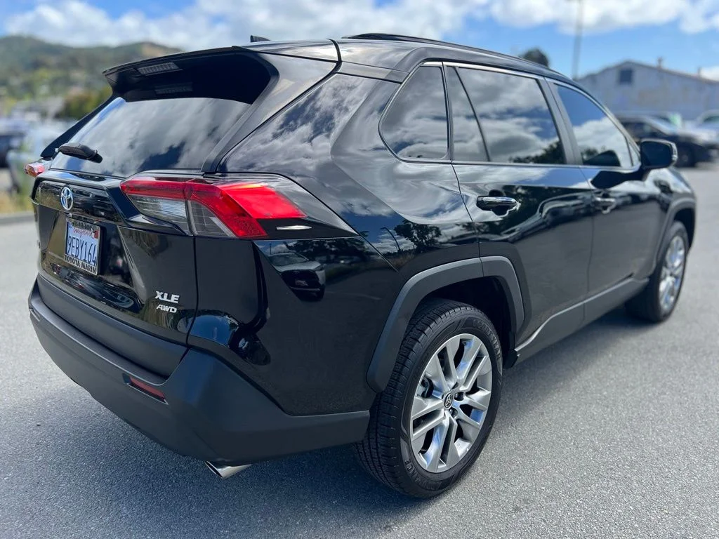 Used 2022 Black Toyota XLE Premium image 3