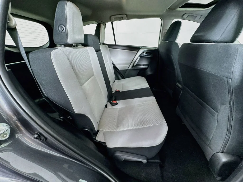 Used 2017 Gray Toyota XLE image 33