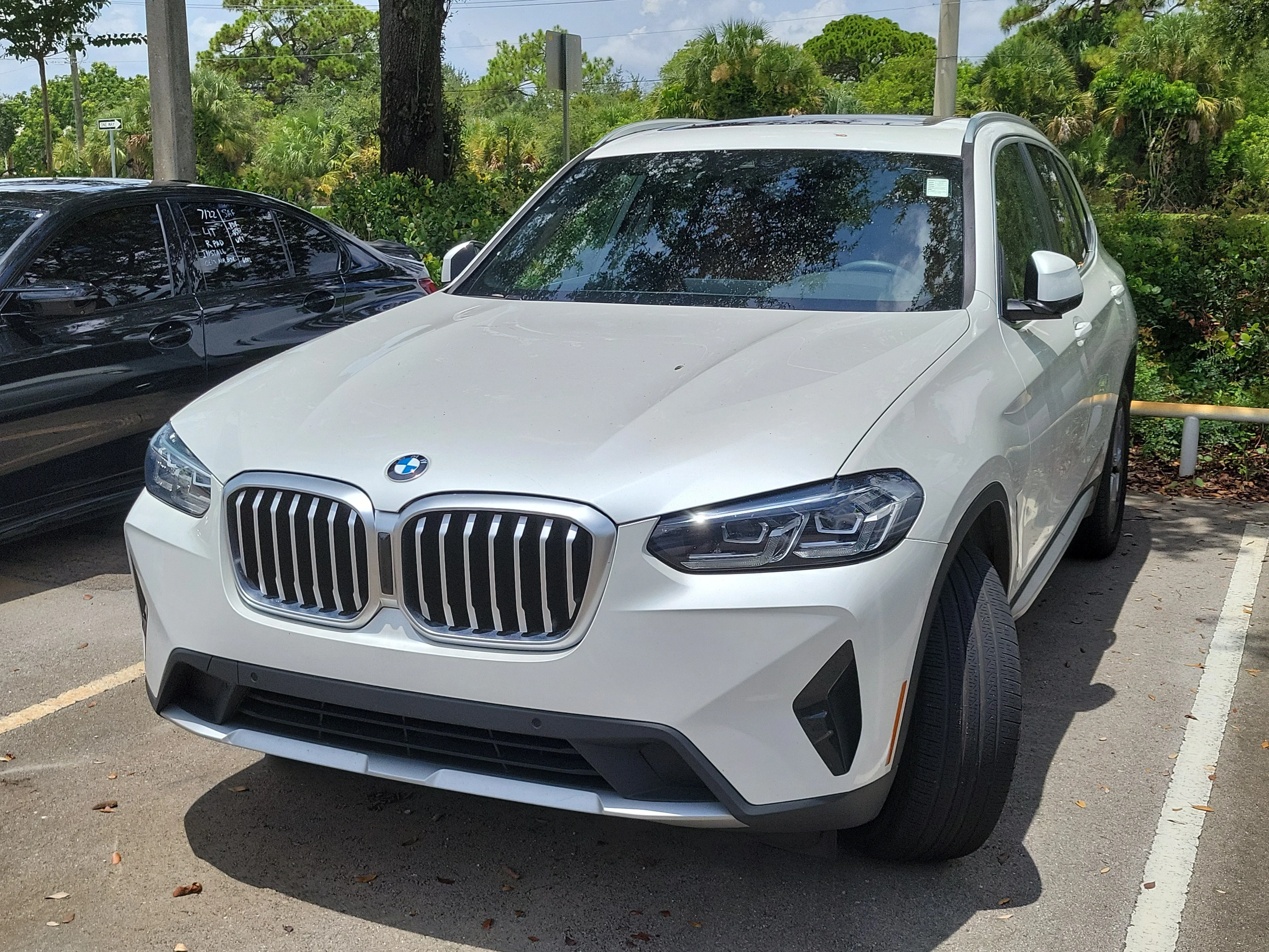 Used 2024 Mineral White Metallic BMW xDrive30i image 3